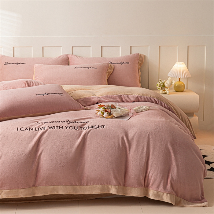 91家纺网 家纺一手货源 找家纺 梦幻之城 2025新款牛奶绒刺绣四件套-安克斯绒C款 安克斯绒-可可粉+香槟色