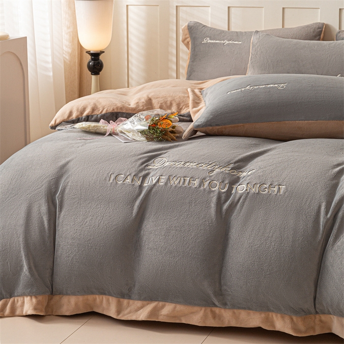 91家纺网 家纺一手货源 找家纺 梦幻之城 2025新款牛奶绒刺绣四件套-安克斯绒C款 安克斯绒-经典灰+香槟色