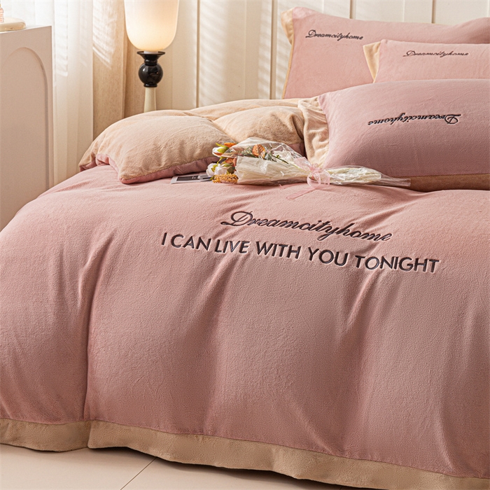 91家纺网 家纺一手货源 找家纺 梦幻之城 2025新款牛奶绒刺绣四件套-安克斯绒C款 安克斯绒-可可粉+香槟色