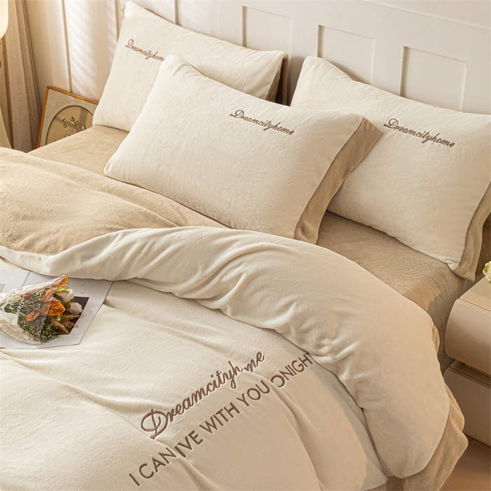 91家纺网 家纺一手货源 找家纺 梦幻之城 2025新款牛奶绒刺绣四件套-安克斯绒C款 安克斯绒-奶芋色+杏仁