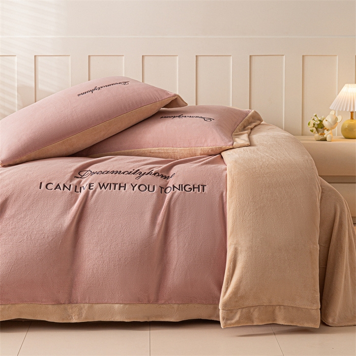 91家纺网 家纺一手货源 找家纺 梦幻之城 2025新款牛奶绒刺绣四件套-安克斯绒C款 安克斯绒-可可粉+香槟色