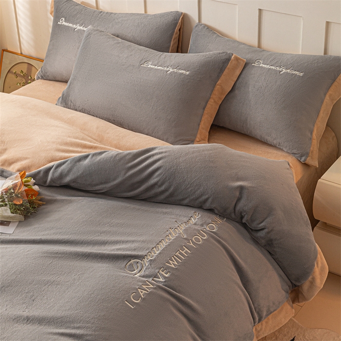 91家纺网 家纺一手货源 找家纺 梦幻之城 2025新款牛奶绒刺绣四件套-安克斯绒C款 安克斯绒-经典灰+香槟色