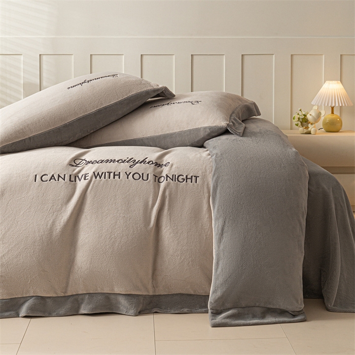 91家纺网 家纺一手货源 找家纺 梦幻之城 2025新款牛奶绒刺绣四件套-安克斯绒C款 安克斯绒-香草灰+经典灰