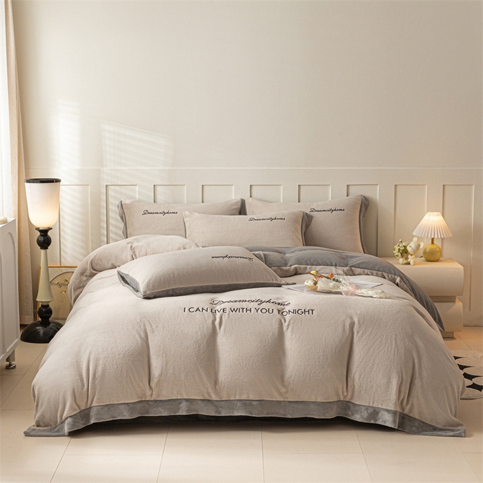 91家纺网 家纺一手货源 找家纺 梦幻之城 2025新款牛奶绒刺绣四件套-安克斯绒C款 安克斯绒-香草灰+经典灰