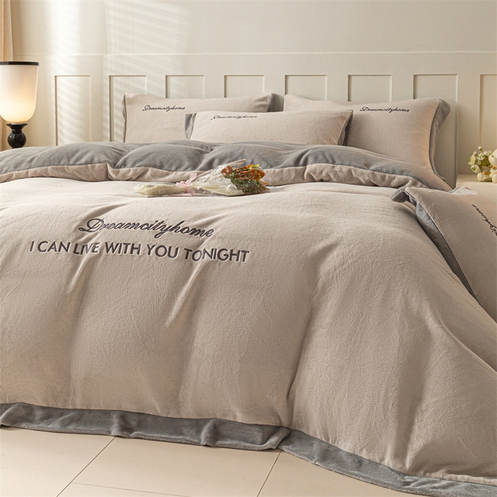 91家纺网 家纺一手货源 找家纺 梦幻之城 2025新款牛奶绒刺绣四件套-安克斯绒C款 安克斯绒-香草灰+经典灰