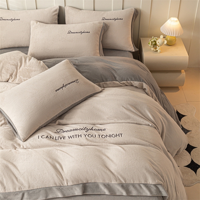 91家纺网 家纺一手货源 找家纺 梦幻之城 2025新款牛奶绒刺绣四件套-安克斯绒C款 安克斯绒-香草灰+经典灰