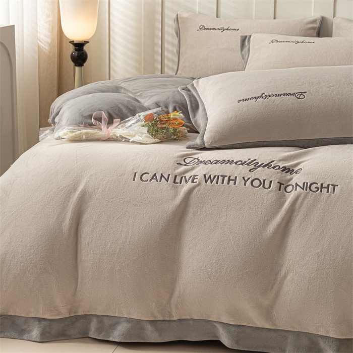 91家纺网 家纺一手货源 找家纺 梦幻之城 2025新款牛奶绒刺绣四件套-安克斯绒C款 安克斯绒-香草灰+经典灰