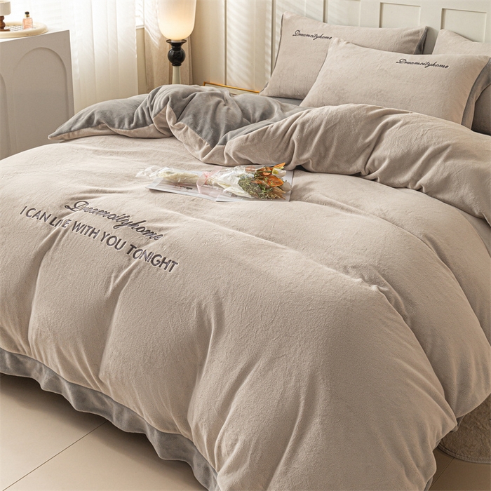 91家纺网 家纺一手货源 找家纺 梦幻之城 2025新款牛奶绒刺绣四件套-安克斯绒C款 安克斯绒-香草灰+经典灰