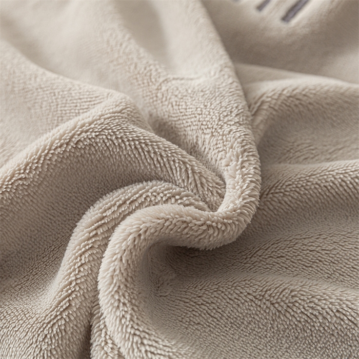 91家纺网 家纺一手货源 找家纺 梦幻之城 2025新款牛奶绒刺绣四件套-安克斯绒C款 安克斯绒-香草灰+经典灰