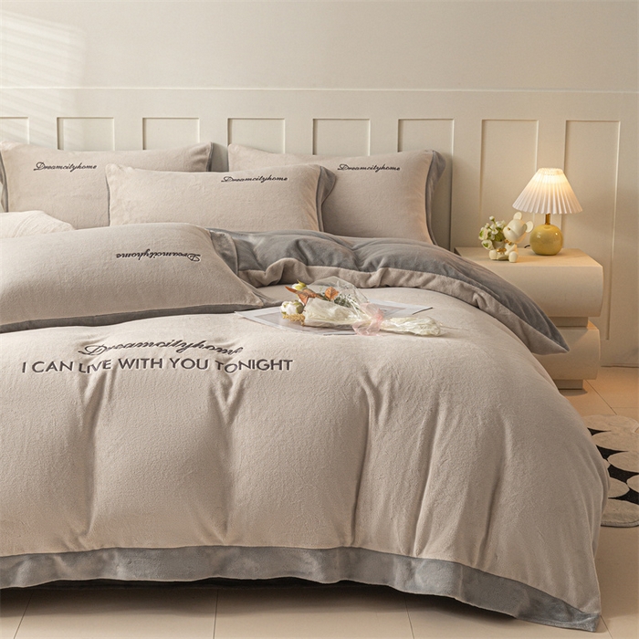 91家纺网 家纺一手货源 找家纺 梦幻之城 2025新款牛奶绒刺绣四件套-安克斯绒C款 安克斯绒-香草灰+经典灰