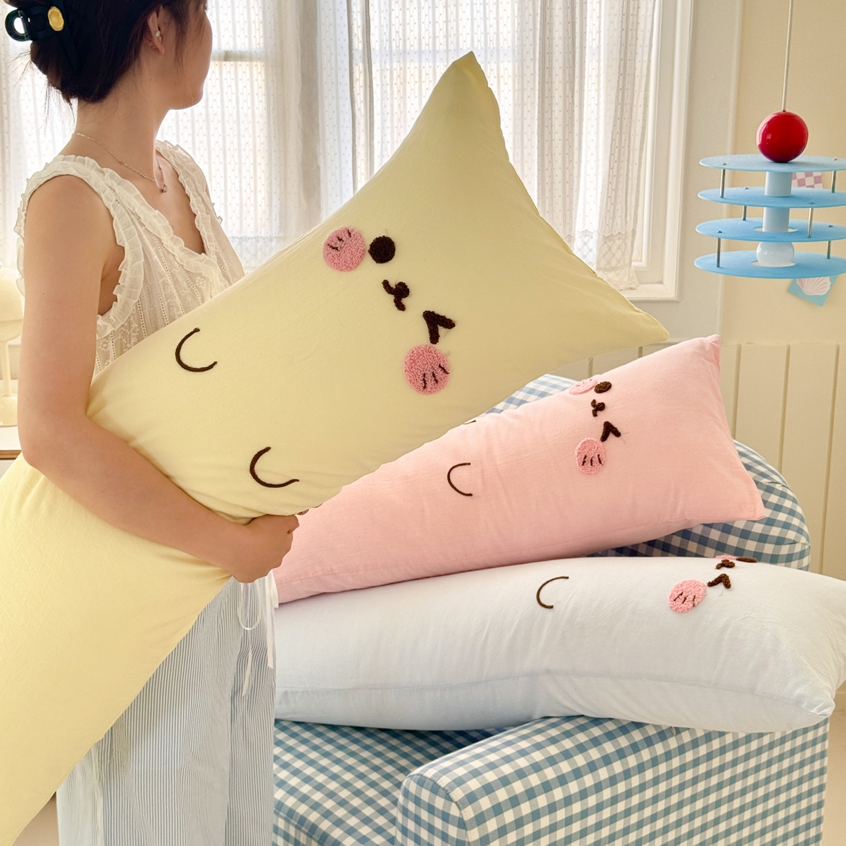 91家纺网 家纺一手货源 找家纺 （总）丽涵家纺 2025新款可爱抱抱喵抱枕侧睡抱枕夹腿靠枕