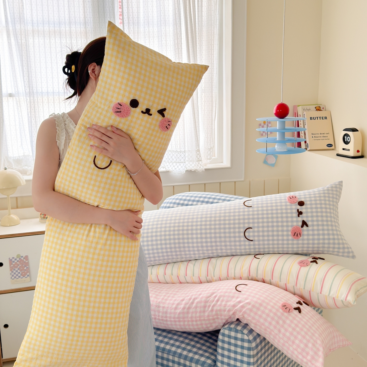 91家纺网 家纺一手货源 找家纺 丽涵家纺 2025新款可爱抱抱喵抱枕侧睡抱枕夹腿靠枕 抱抱喵-粉格