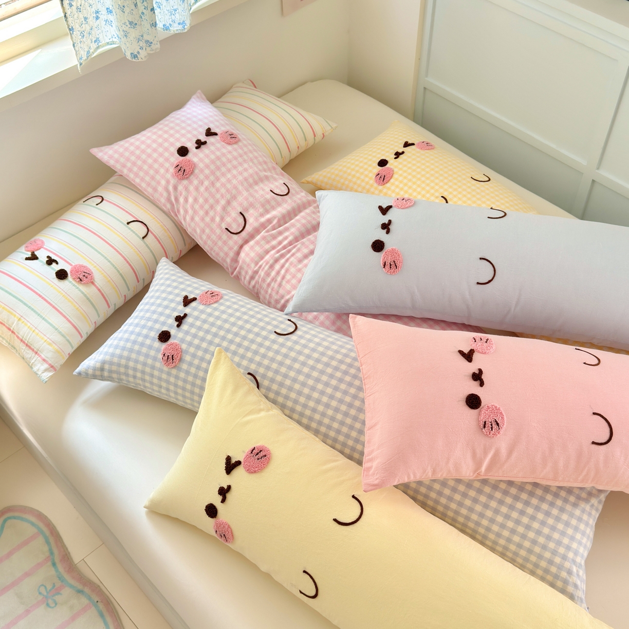 91家纺网 家纺一手货源 找家纺 丽涵家纺 2025新款可爱抱抱喵抱枕侧睡抱枕夹腿靠枕 抱抱喵-奶黄