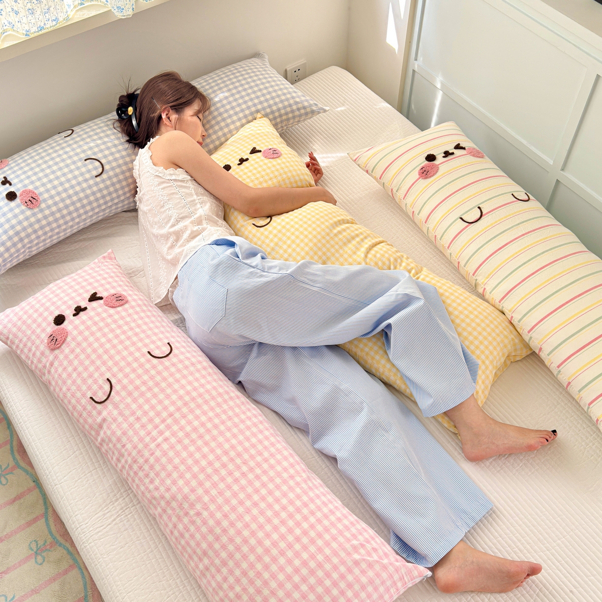 91家纺网 家纺一手货源 找家纺 丽涵家纺 2025新款可爱抱抱喵抱枕侧睡抱枕夹腿靠枕 抱抱喵-绮梦蓝