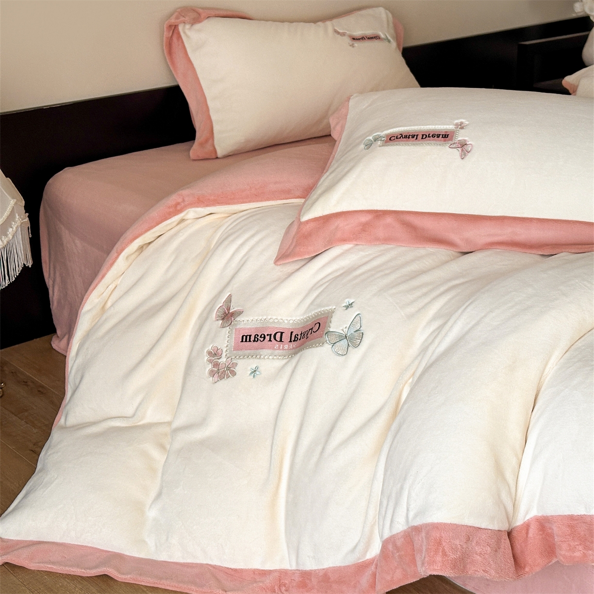 91家纺网 家纺一手货源 找家纺 （总）梦幻之城 2025新款牛奶绒刺绣款四件套-梦菲