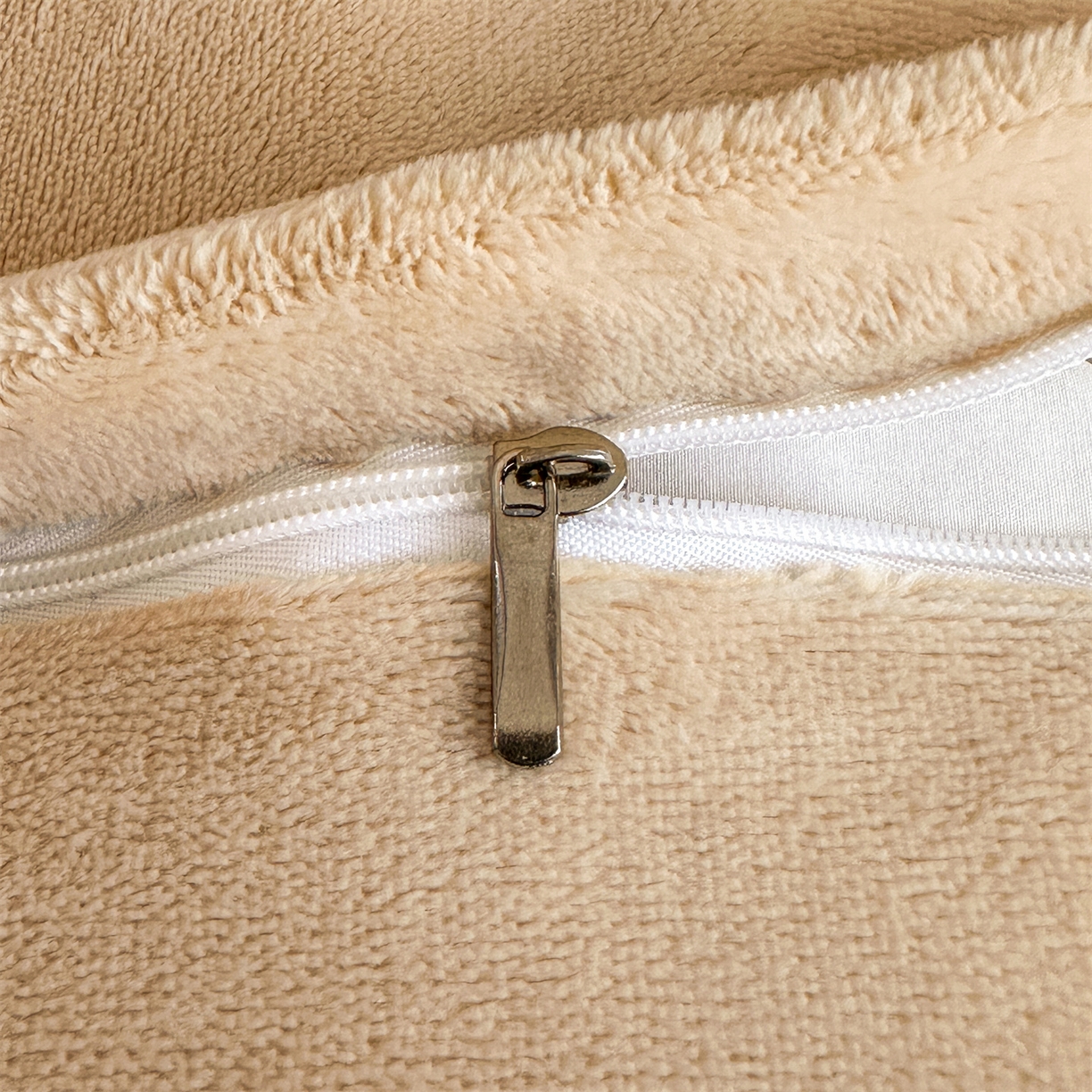 91家纺网 家纺一手货源 找家纺 梦幻之城 2025新款牛奶绒刺绣款四件套-梦菲 梦菲-橙意粉+香槟色