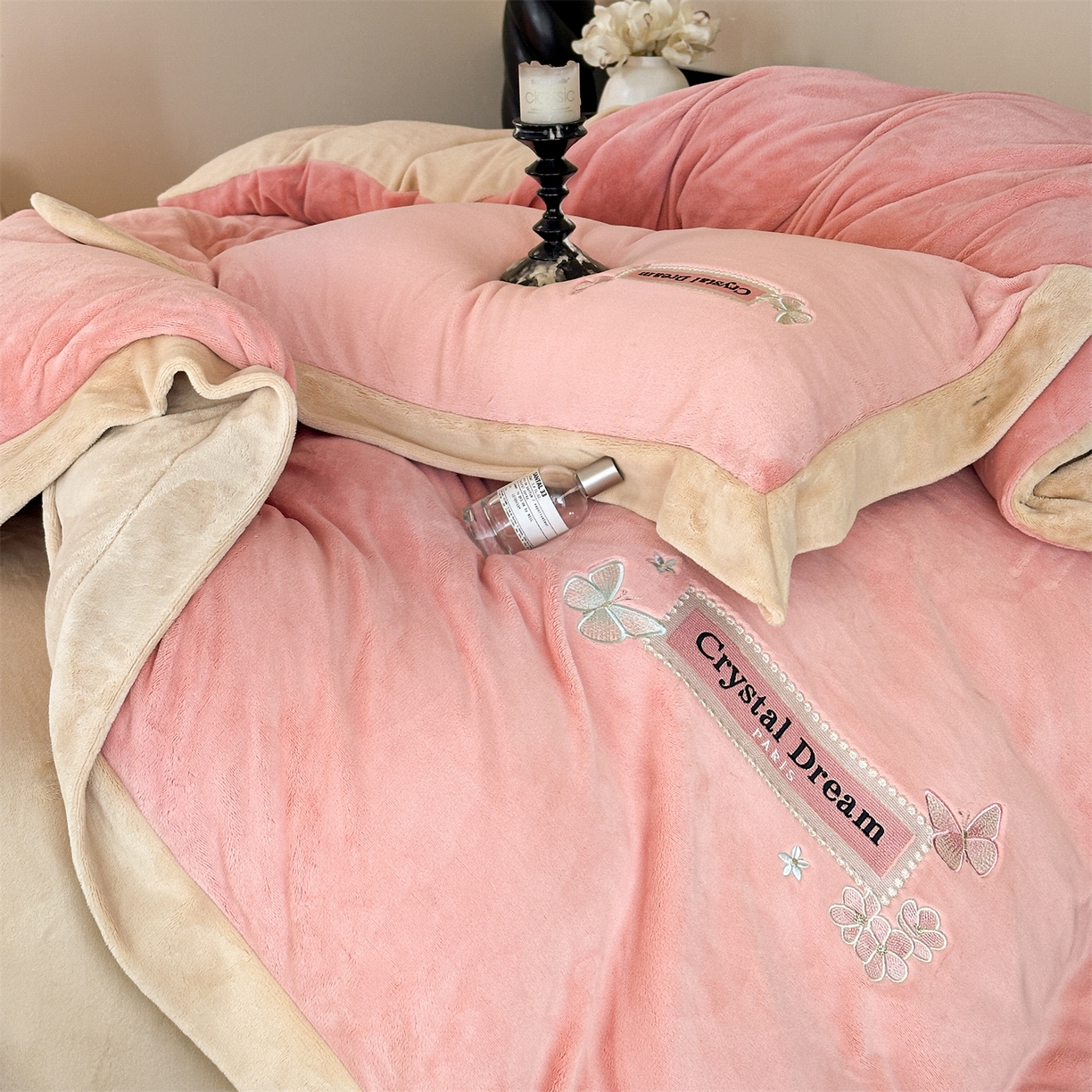 91家纺网 家纺一手货源 找家纺 梦幻之城 2025新款牛奶绒刺绣款四件套-梦菲 梦菲-橙意粉+香槟色