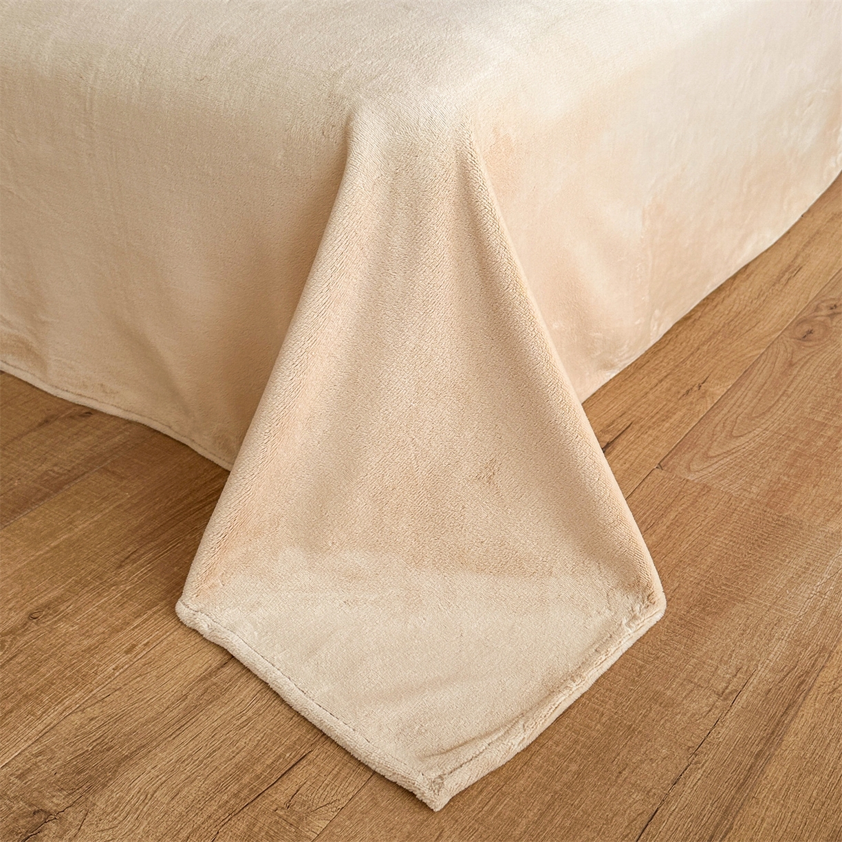 91家纺网 家纺一手货源 找家纺 梦幻之城 2025新款牛奶绒刺绣款四件套-梦菲 梦菲-天空蓝+香槟色