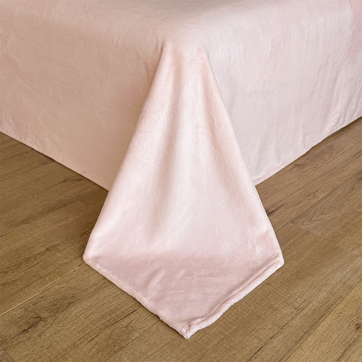 91家纺网 家纺一手货源 找家纺 梦幻之城 2025新款牛奶绒刺绣款四件套-梦菲 梦菲-丁香紫+靓粉