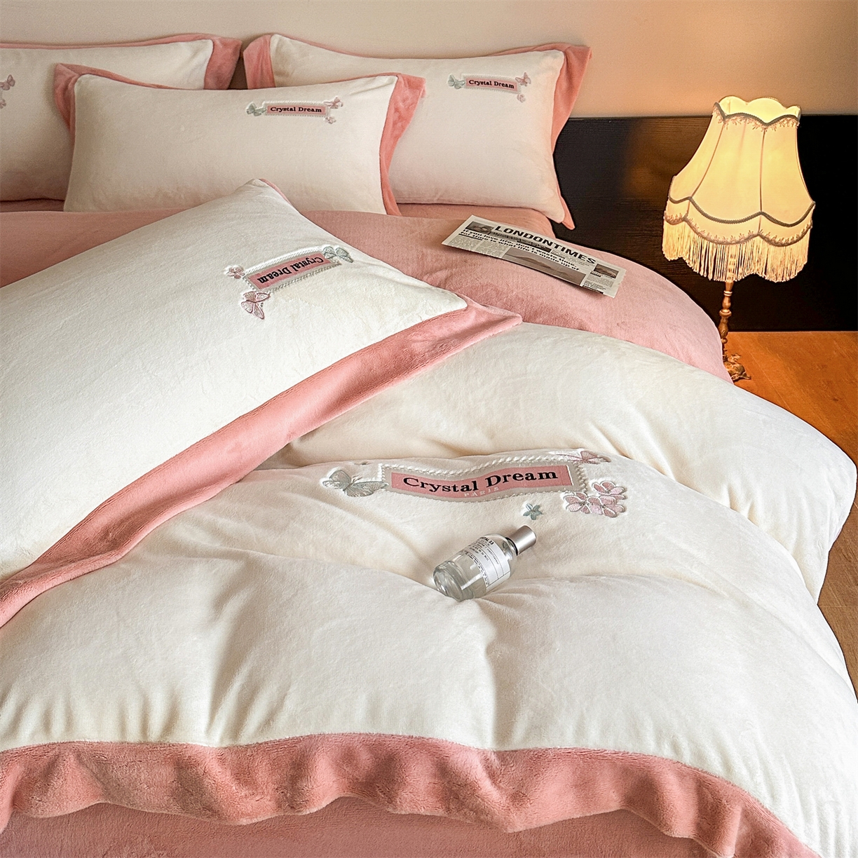 梦幻之城 2025新款牛奶绒刺绣款四件套-梦菲 梦菲-奶白+橙意粉