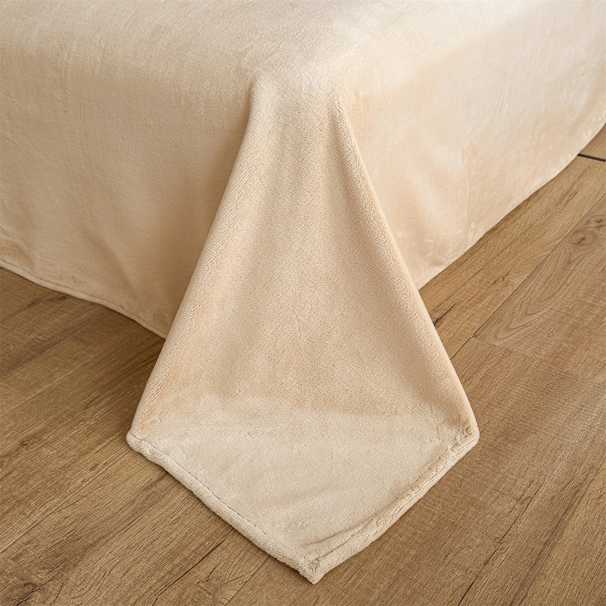 91家纺网 家纺一手货源 找家纺 梦幻之城 2025新款牛奶绒刺绣款四件套-梦菲 梦菲-奶白+香槟色