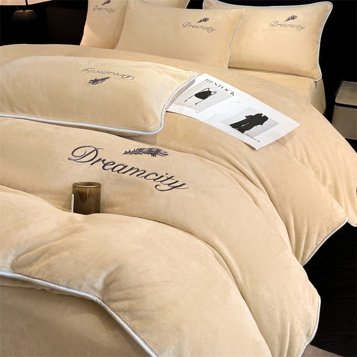 91家纺网 家纺一手货源 找家纺 （总）梦幻之城 2025新款牛奶绒刺绣款四件套-寐羽A款