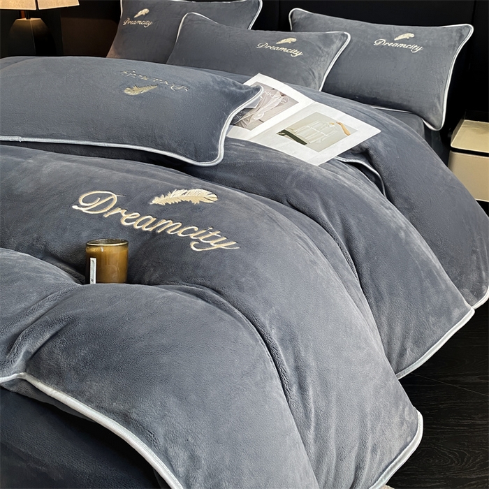 91家纺网 家纺一手货源 找家纺 （总）梦幻之城 2025新款牛奶绒刺绣款四件套-寐羽A款