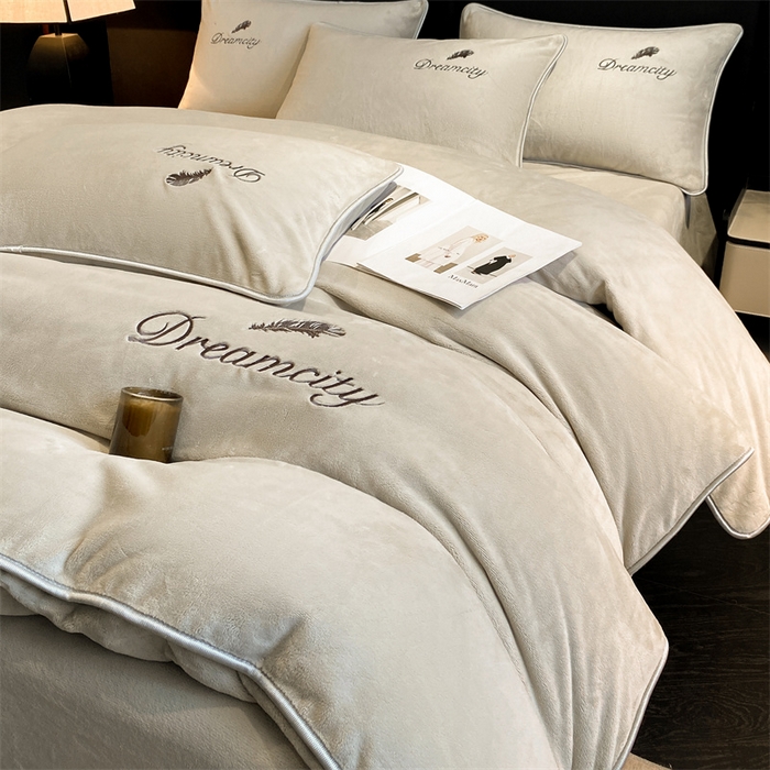 91家纺网 家纺一手货源 找家纺 （总）梦幻之城 2025新款牛奶绒刺绣款四件套-寐羽A款