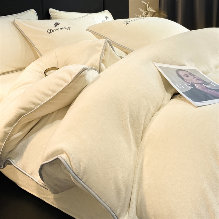 91家纺网 家纺一手货源 找家纺 梦幻之城 2025新款牛奶绒刺绣款四件套-寐羽A款 寐羽-奶芋色