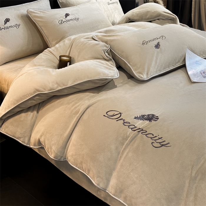 91家纺网 家纺一手货源 找家纺 梦幻之城 2025新款牛奶绒刺绣款四件套-寐羽A款 寐羽-香草灰