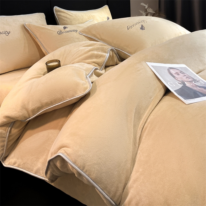 91家纺网 家纺一手货源 找家纺 梦幻之城 2025新款牛奶绒刺绣款四件套-寐羽A款 寐羽-香槟色