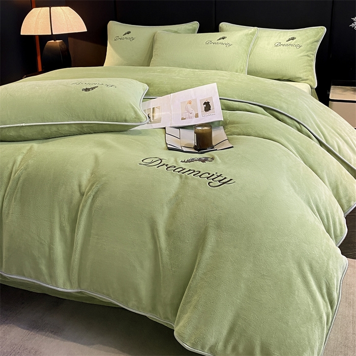 91家纺网 家纺一手货源 找家纺 梦幻之城 2025新款牛奶绒刺绣款四件套-寐羽A款 寐羽-月白绿