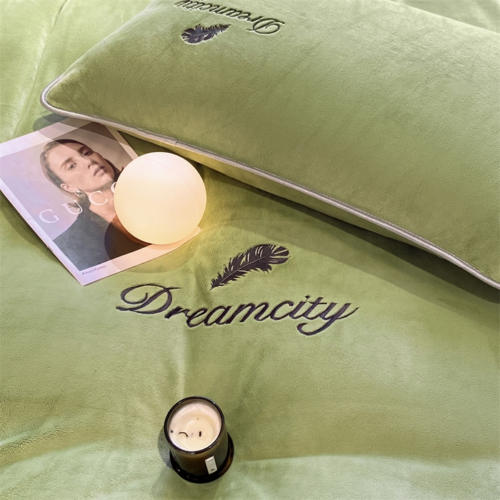 91家纺网 家纺一手货源 找家纺 梦幻之城 2025新款牛奶绒刺绣款四件套-寐羽A款 寐羽-月白绿