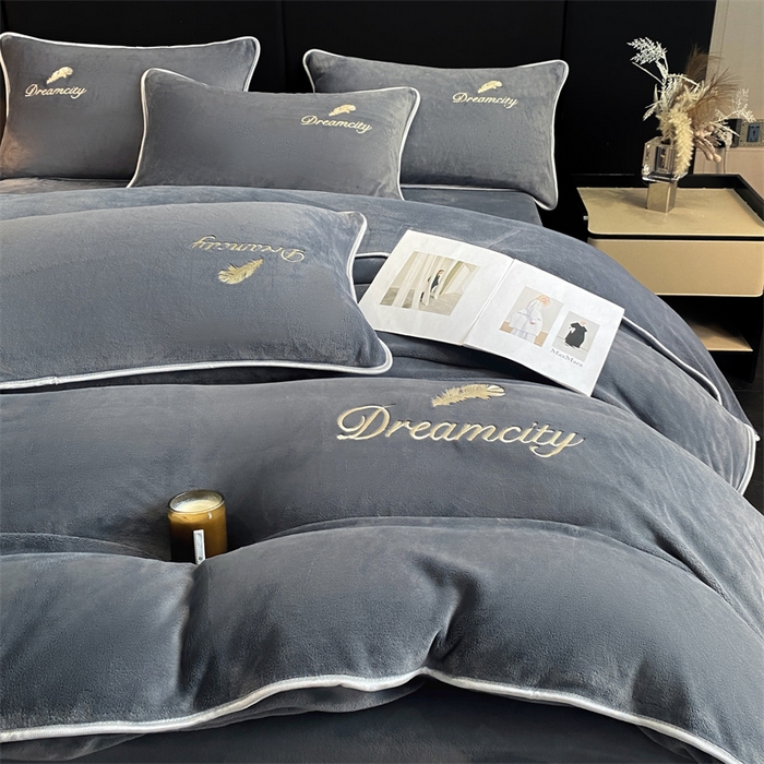 91家纺网 家纺一手货源 找家纺 梦幻之城 2025新款牛奶绒刺绣款四件套-寐羽A款 寐羽-绅士灰