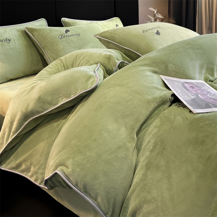 91家纺网 家纺一手货源 找家纺 梦幻之城 2025新款牛奶绒刺绣款四件套-寐羽A款 寐羽-月白绿