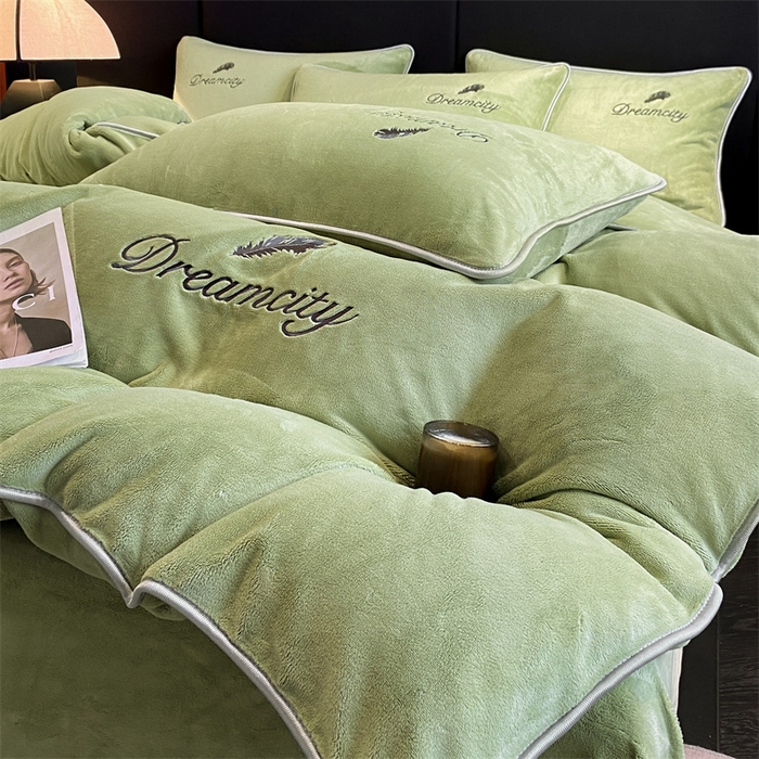 91家纺网 家纺一手货源 找家纺 梦幻之城 2025新款牛奶绒刺绣款四件套-寐羽A款 寐羽-月白绿