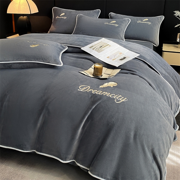 91家纺网 家纺一手货源 找家纺 梦幻之城 2025新款牛奶绒刺绣款四件套-寐羽A款 寐羽-绅士灰