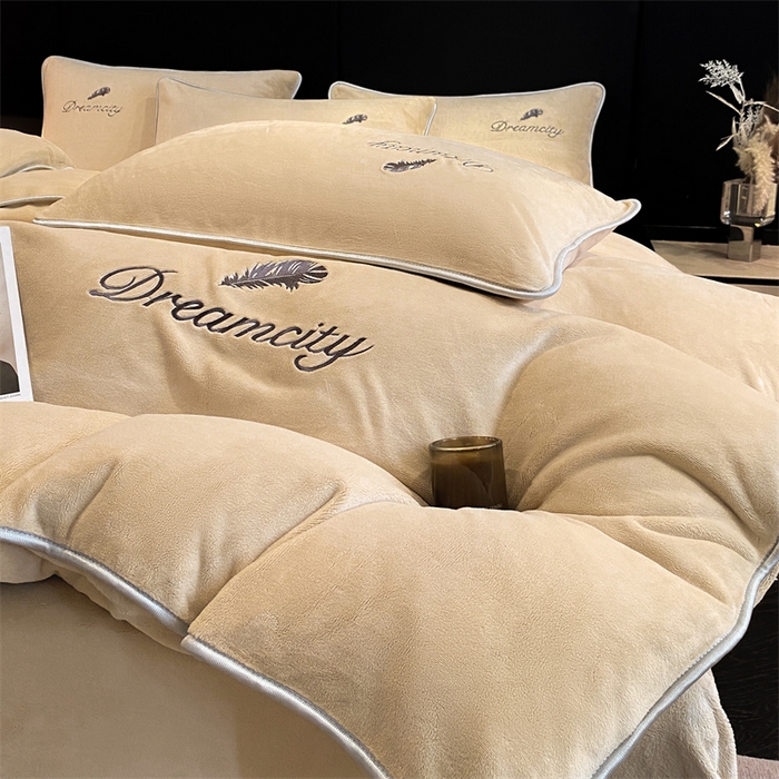 91家纺网 家纺一手货源 找家纺 梦幻之城 2025新款牛奶绒刺绣款四件套-寐羽A款 寐羽-香槟色