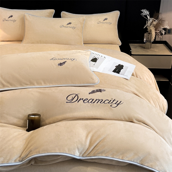 91家纺网 家纺一手货源 找家纺 梦幻之城 2025新款牛奶绒刺绣款四件套-寐羽A款 寐羽-香槟色