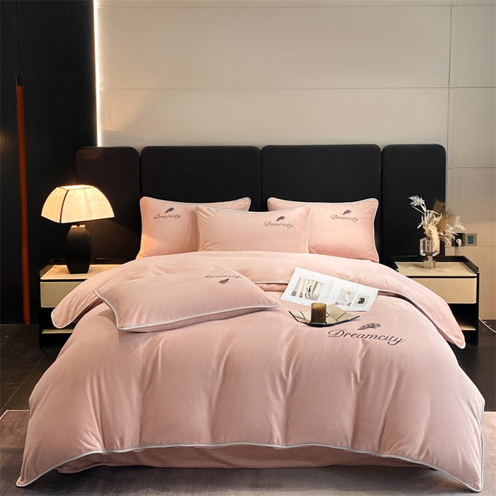 91家纺网 家纺一手货源 找家纺 梦幻之城 2025新款牛奶绒刺绣款四件套-寐羽A款 寐羽-可可粉