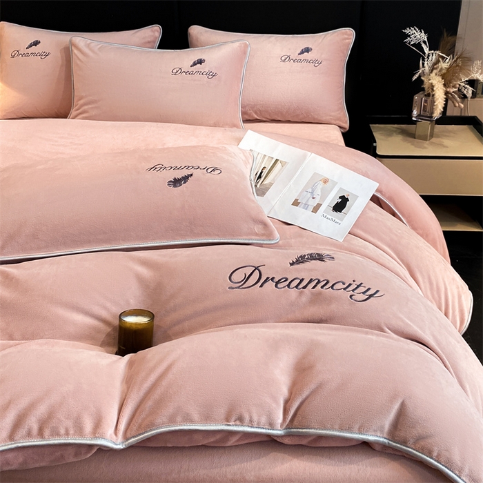 91家纺网 家纺一手货源 找家纺 梦幻之城 2025新款牛奶绒刺绣款四件套-寐羽A款 寐羽-可可粉