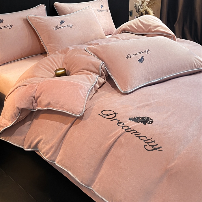 91家纺网 家纺一手货源 找家纺 梦幻之城 2025新款牛奶绒刺绣款四件套-寐羽A款 寐羽-可可粉