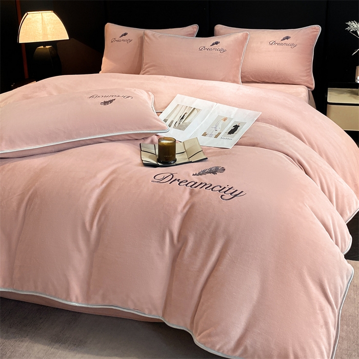 91家纺网 家纺一手货源 找家纺 梦幻之城 2025新款牛奶绒刺绣款四件套-寐羽A款 寐羽-可可粉