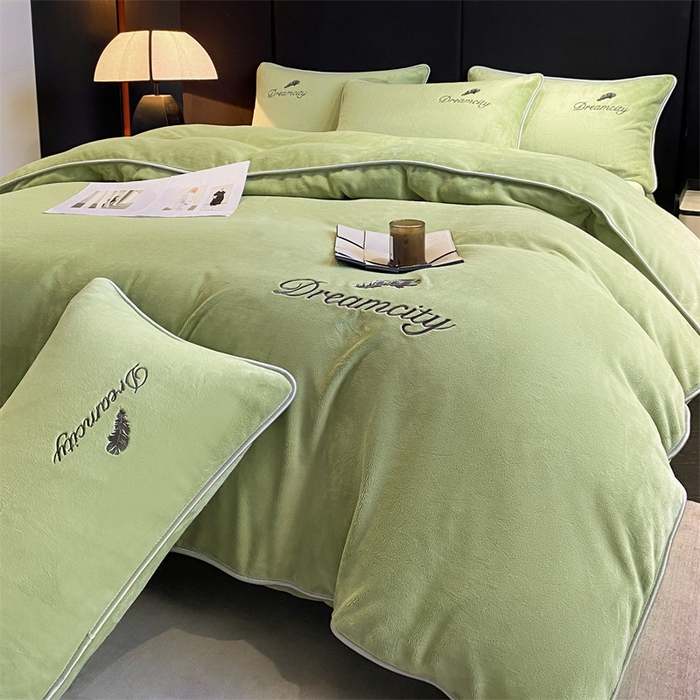 91家纺网 家纺一手货源 找家纺 梦幻之城 2025新款牛奶绒刺绣款四件套-寐羽A款 寐羽-月白绿