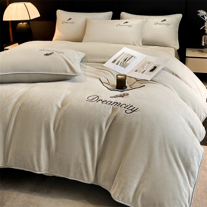 91家纺网 家纺一手货源 找家纺 梦幻之城 2025新款牛奶绒刺绣款四件套-寐羽A款 寐羽-香草灰