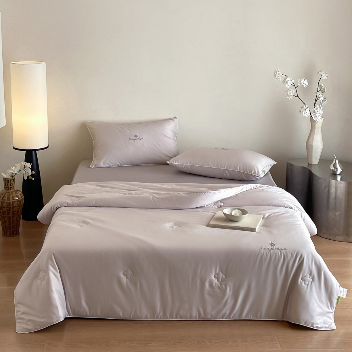 91家纺网 家纺一手货源 找家纺 茧羽世家 2025新款植物羊绒温感被子被芯 月白灰