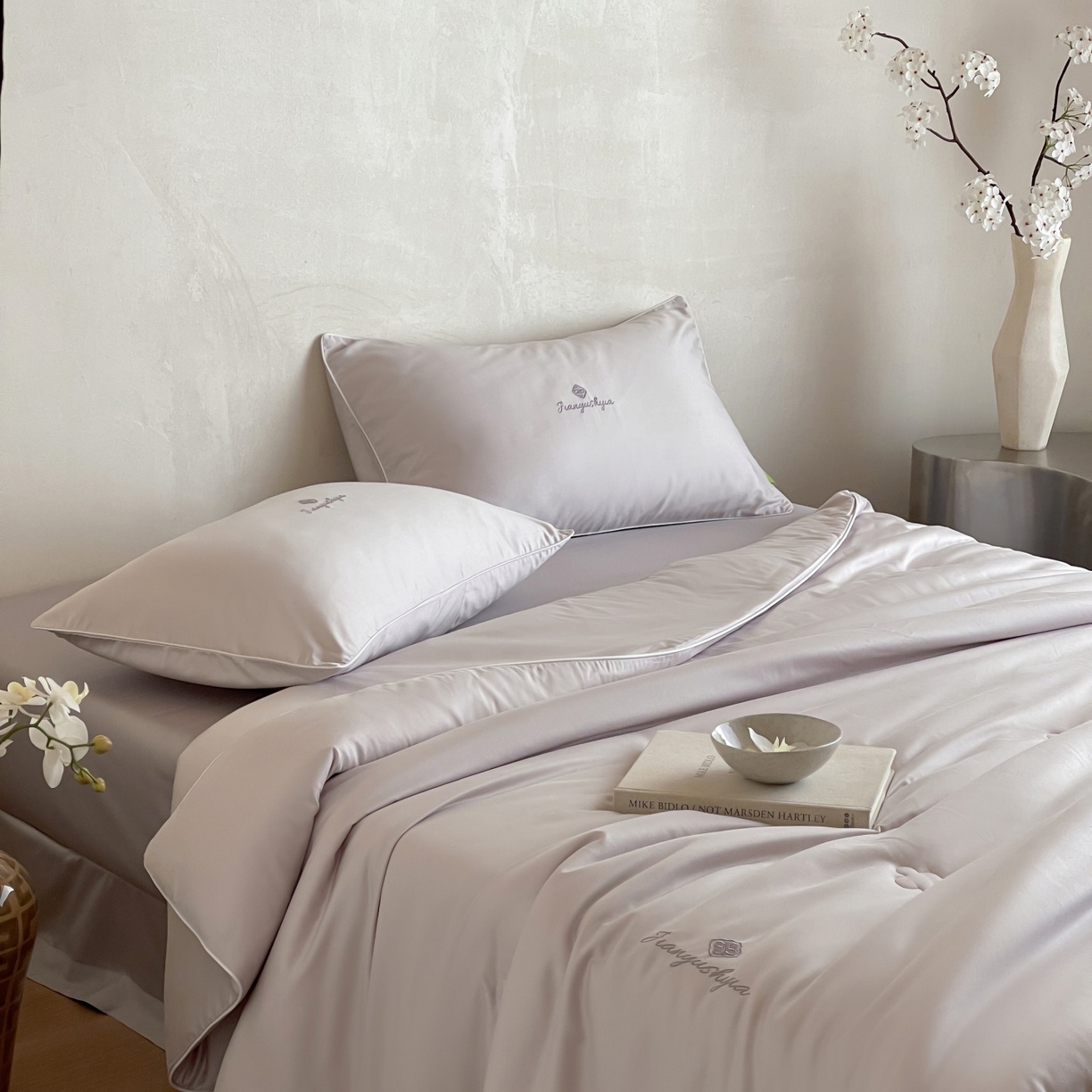 91家纺网 家纺一手货源 找家纺 茧羽世家 2025新款植物羊绒温感被子被芯 月白灰