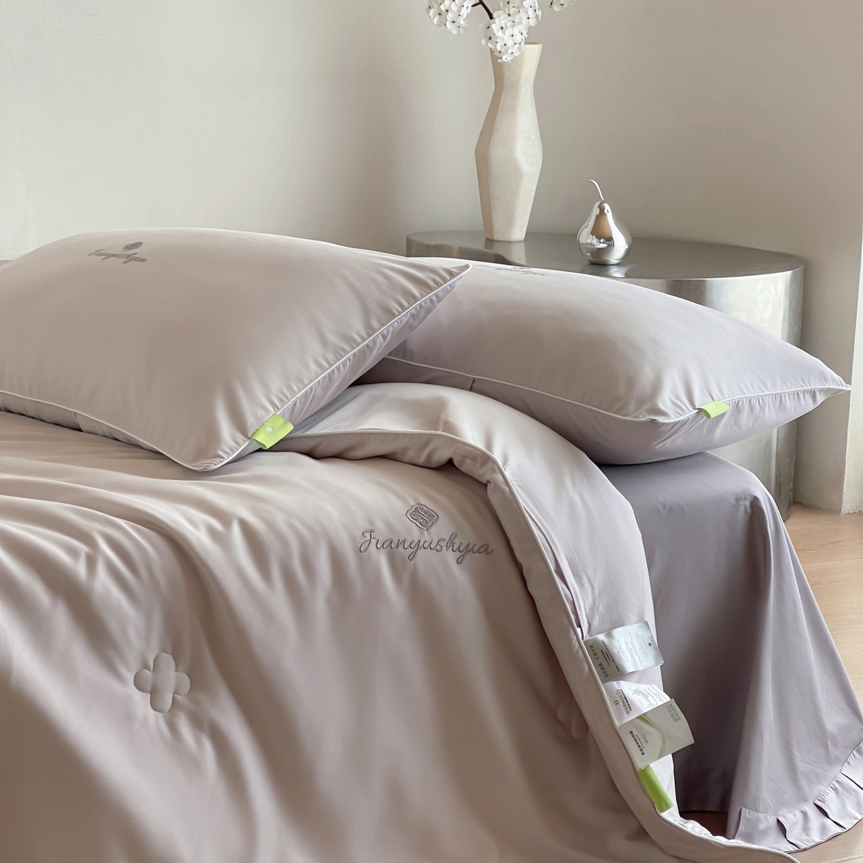 91家纺网 家纺一手货源 找家纺 茧羽世家 2025新款植物羊绒温感被子被芯 月白灰