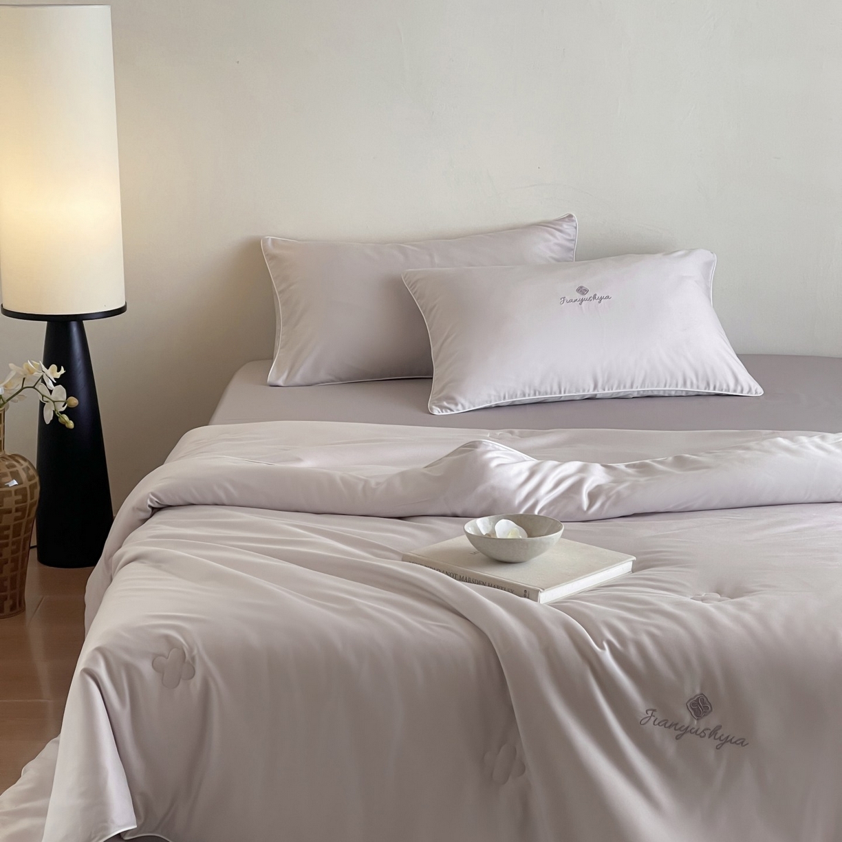 91家纺网 家纺一手货源 找家纺 茧羽世家 2025新款植物羊绒温感被子被芯 月白灰