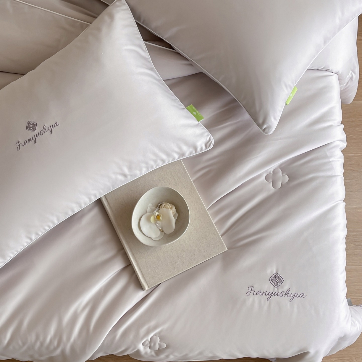 91家纺网 家纺一手货源 找家纺 茧羽世家 2025新款植物羊绒温感被子被芯 月白灰